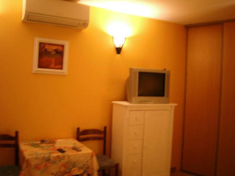 Bed & Breakfast Mas Aurélia Fréjus